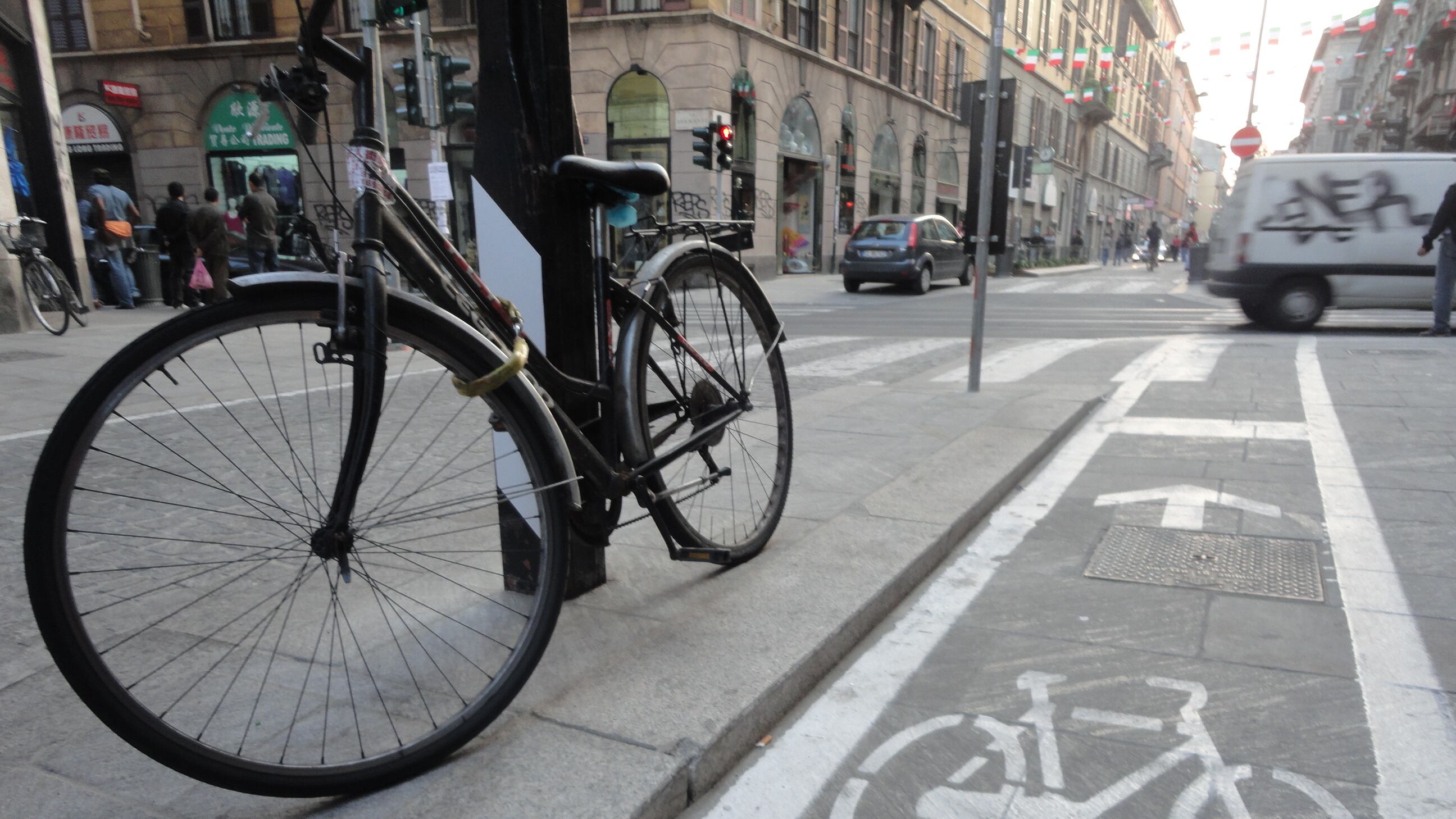 La sinistra vuole i quartieri con "precedenza ai ciclisti"