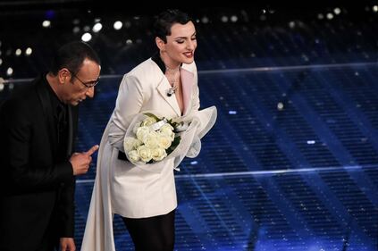 L'abito sui generis di Arisa: bocciato 3