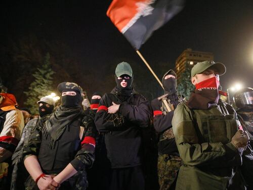 Kiev disarma le milizie: colpo a nazionalisti e filorussi