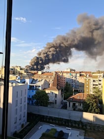 Incendio alla BRT di Milano, alta colonna di fumo 5