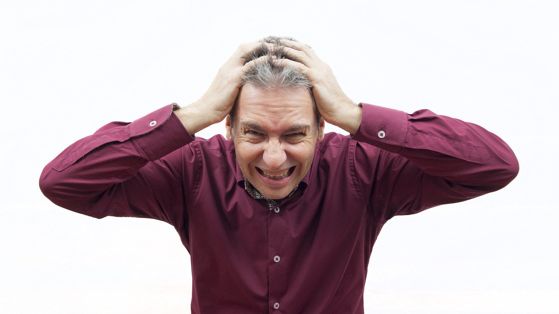 Lo stress fa venire i capelli bianchi: lo dice la scienza