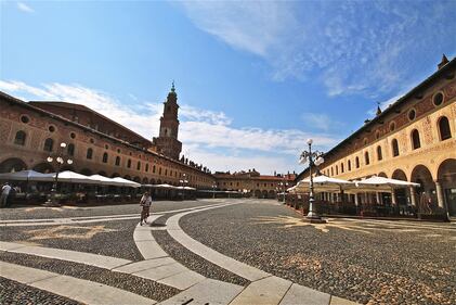 Vigevano, la roccaforte della Lomellina: "Qui non c'è posto per i clandestini" 8