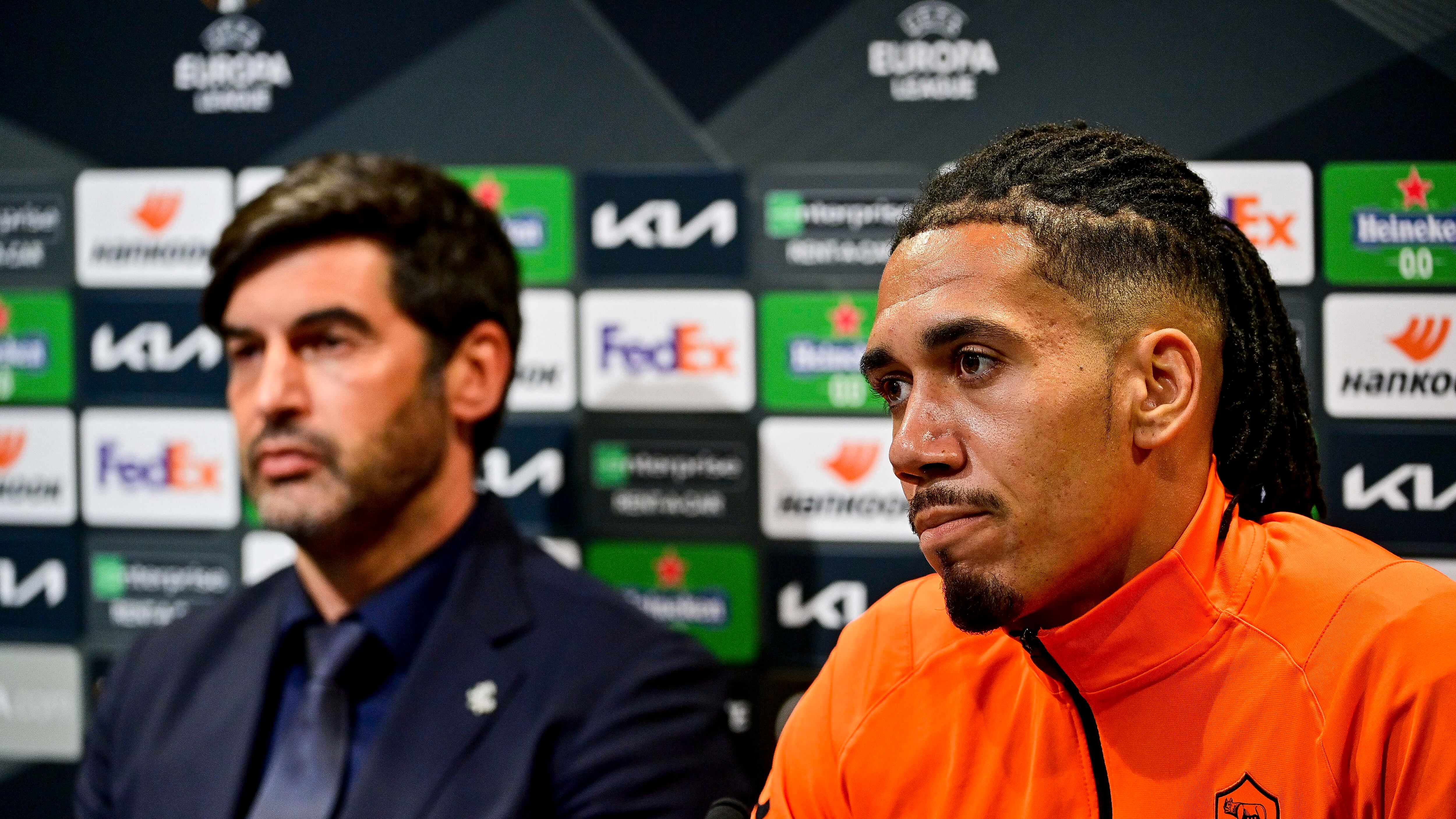 Roma-United, sfida delle strane panchine