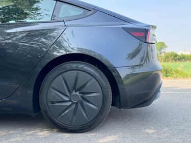 Model 3 RWD 2026: guarda le foto 7