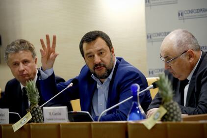 Salvini e l'ananas al seminario di Confcooperative 5