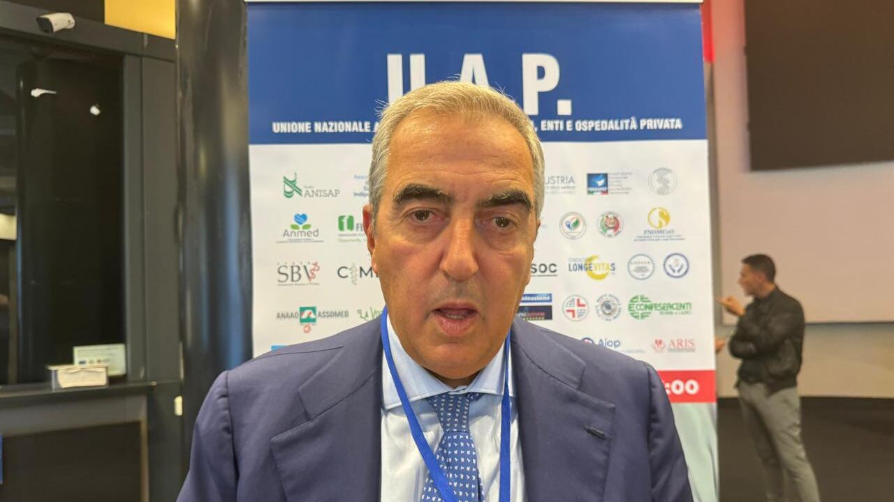 Sanità, Gasparri (Fi): "Su test e analisi in farmacia serve prudenza"