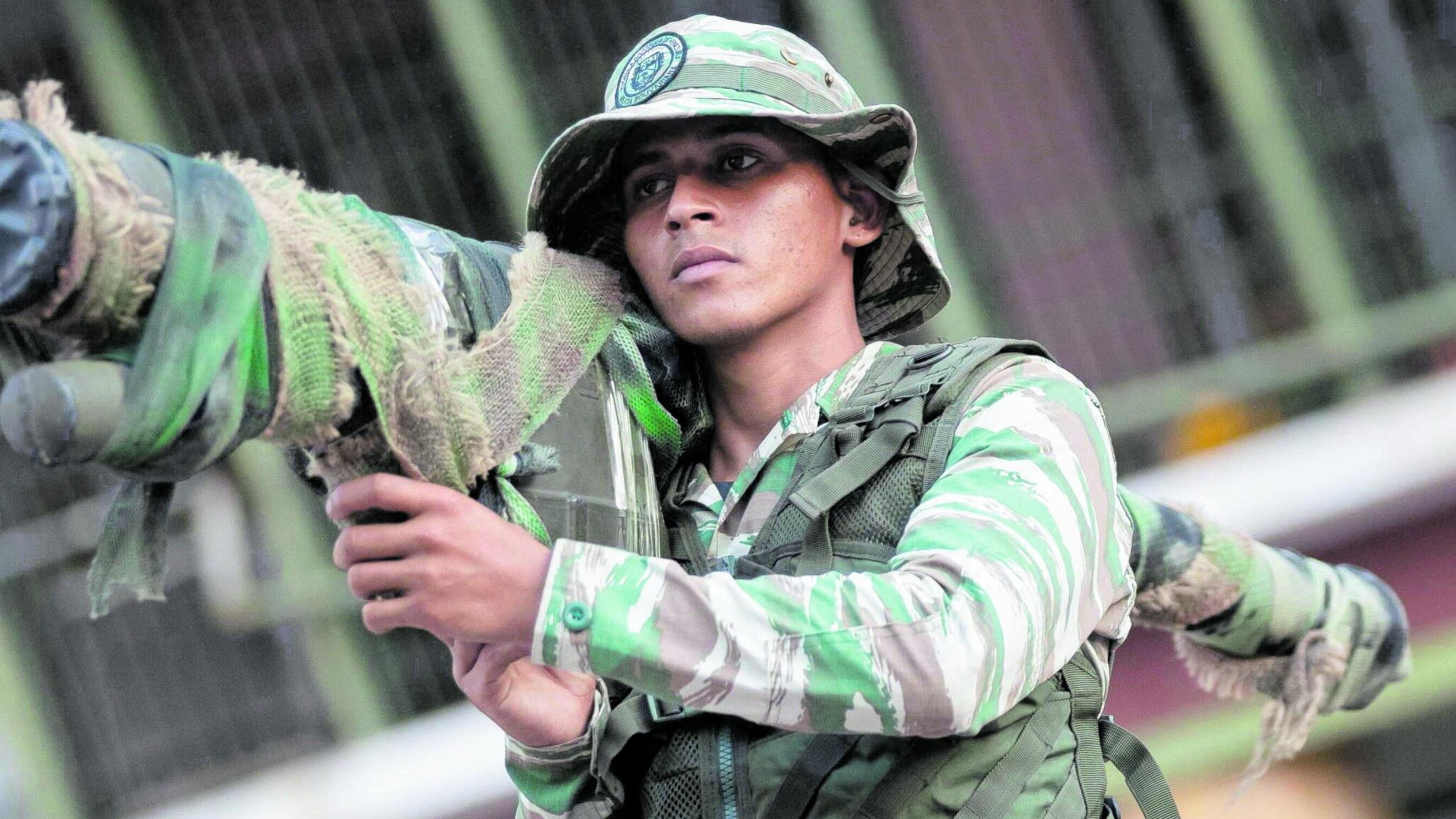 La super-portaerei Usa è arrivata nei Caraibi. E in Venezuela inizia la mobilitazione militare