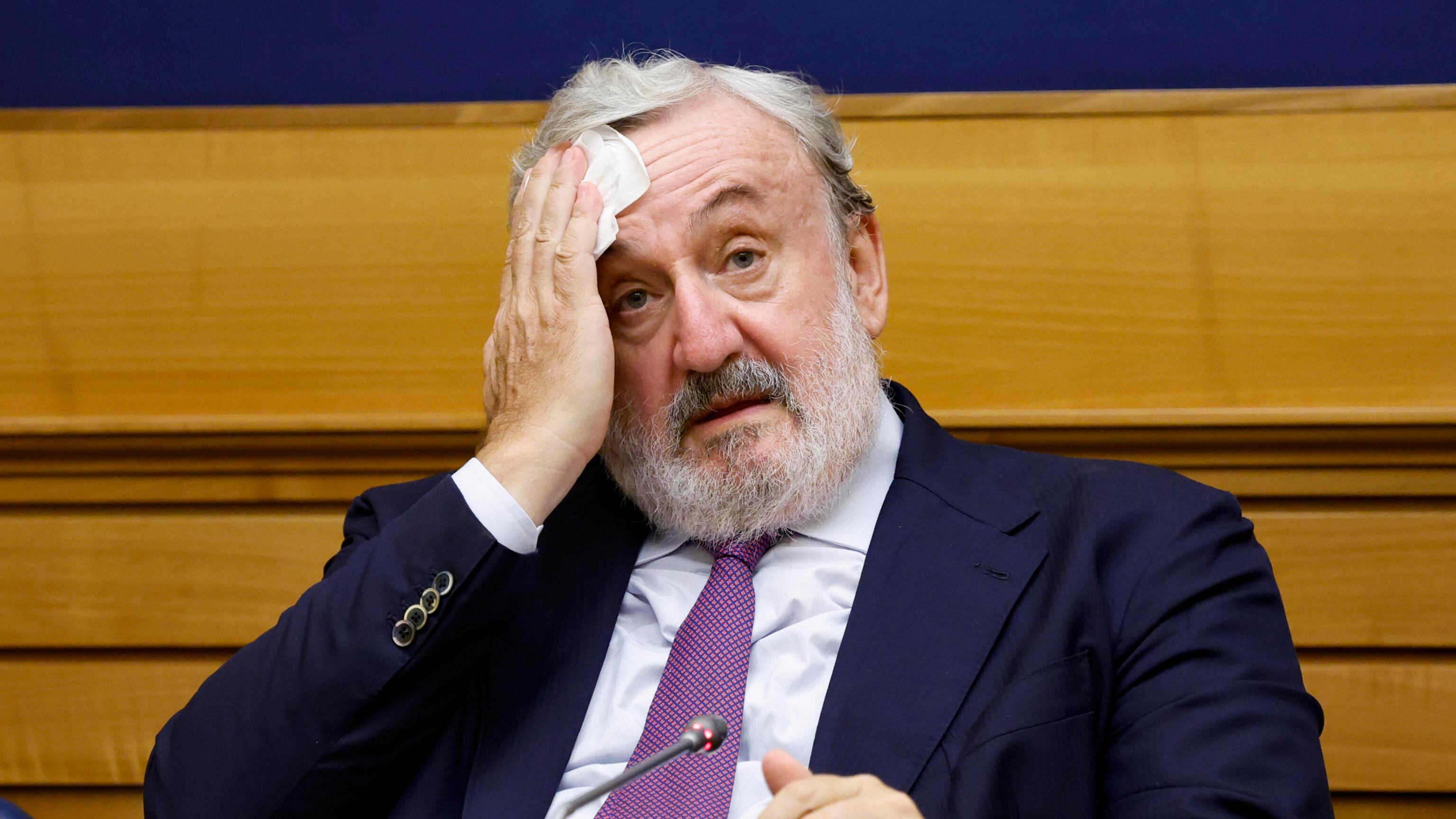 "Nel futuro mi vedo come romanziere. Ma se il Pd ha bisogno posso candidarmi"