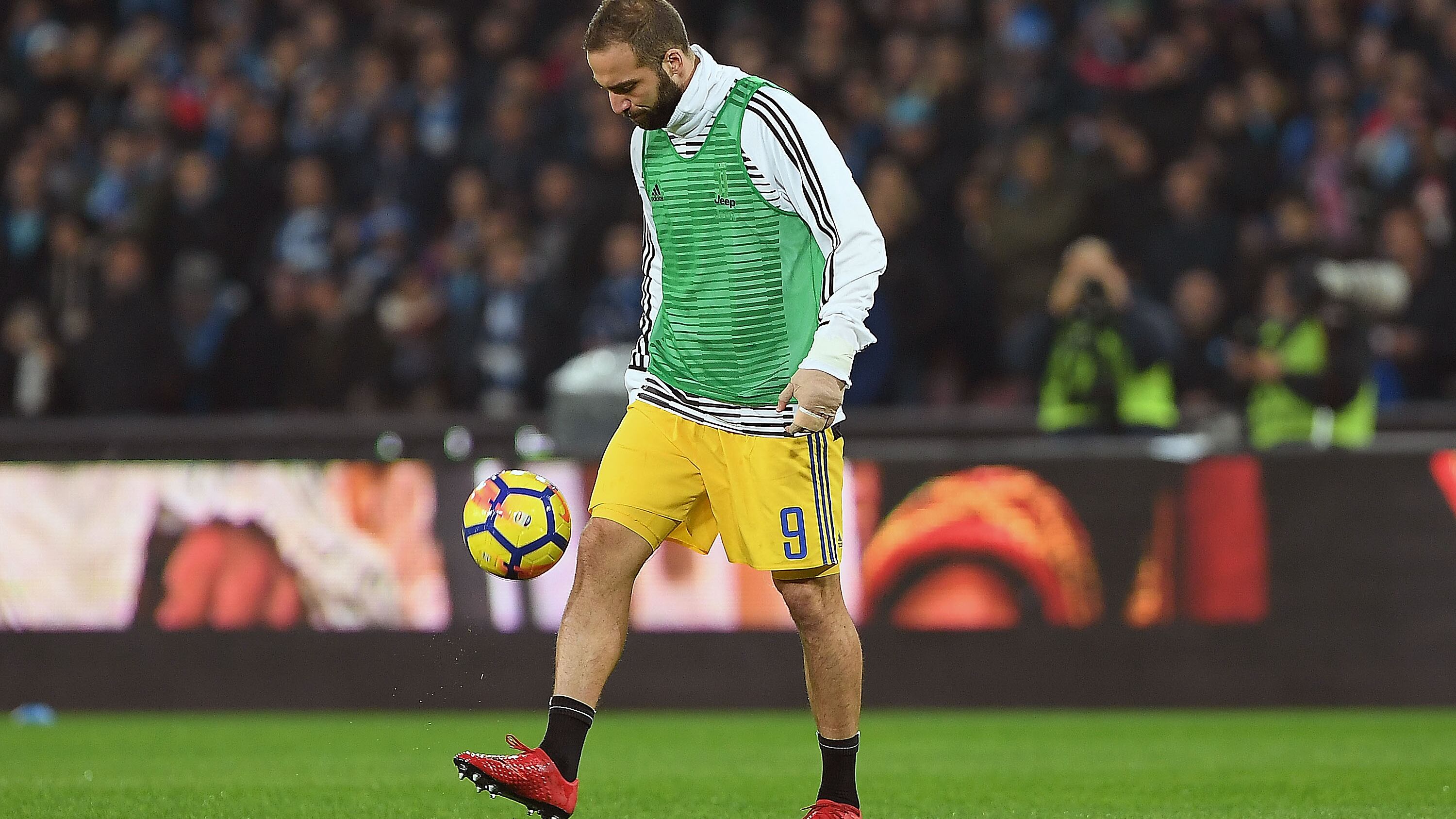 Il fratello di Higuain attacca: "Fischiatelo pure, lui ha le palle"