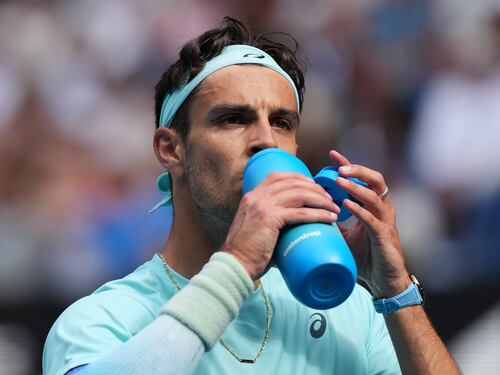 Choc per Musetti: avanti 2-0 su Djokovic, ma si ritira
