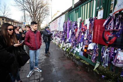 L'ultimo saluto ad Astori: i tifosi della Fiorentina in massa a Coverciano 15