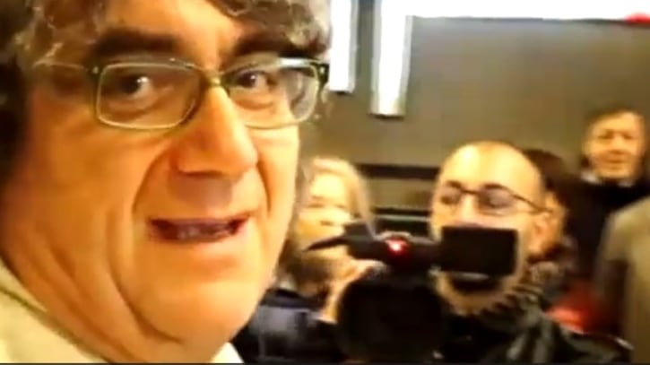 Don Biancalani mantiene la promessa, in chiesa si canta “Bella Ciao”