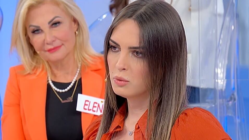 "Str... e disonesti": la scelta di Andrea Nicole è uno "scandalo"