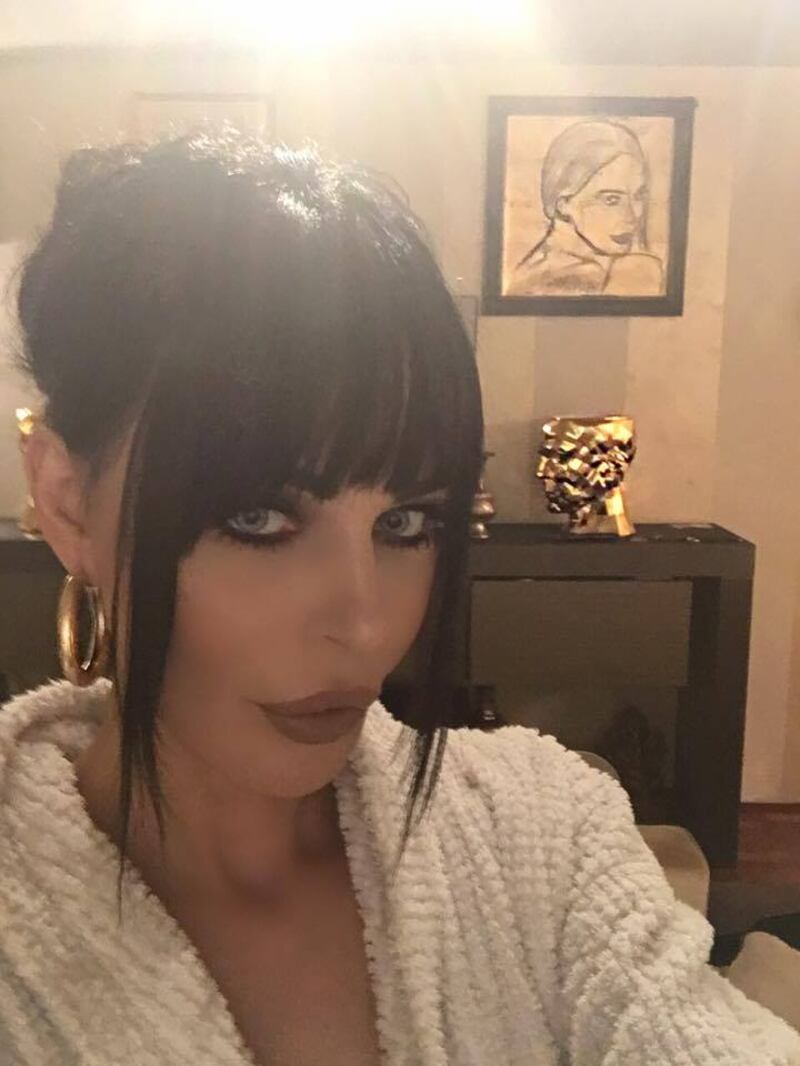 Nina Moric, topless su Facebook 16