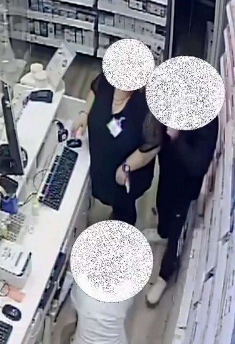 Rapina a mano armata in farmacia 2
