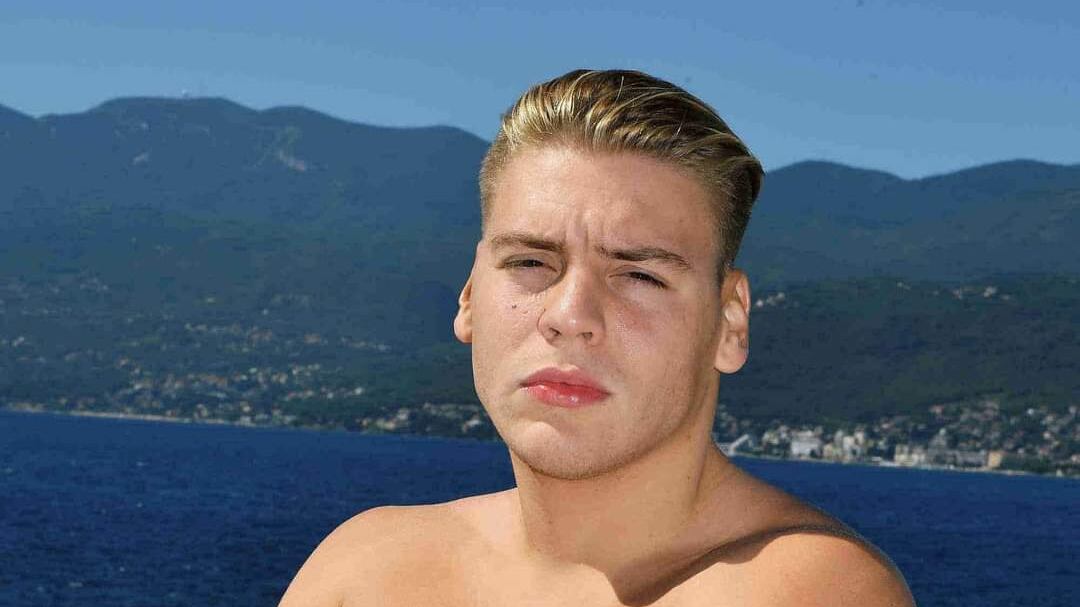 "Uomo nudo in strada": nei guai la star della pallanuoto