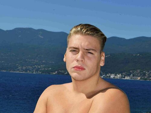 "Uomo nudo in strada": nei guai la star della pallanuoto
