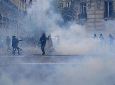 Scontri al corteo a Parigi 9