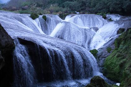 La cascata "d'argento" più bella della Cina 5