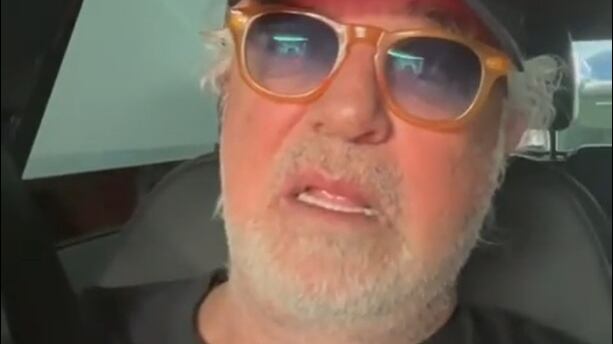 "Mandami una foto hot", Briatore vittima di una truffa: cosa è successo