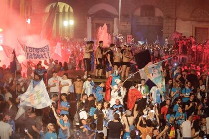 Tripudio azzurro a Napoli: le immagini più belle della festa scudetto 18