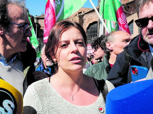 E i collaboratori non pagati la denunciano per diffamazione