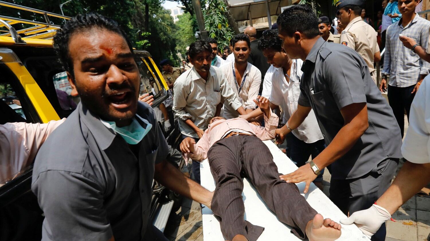 India, calca alla stazione di Mumbai: 22 persone morte schiacciate