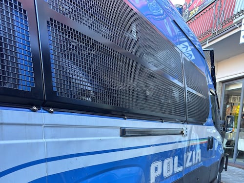 "Questo è tentato omicidio". L'ira degli agenti sugli scontri post-rave a Modena