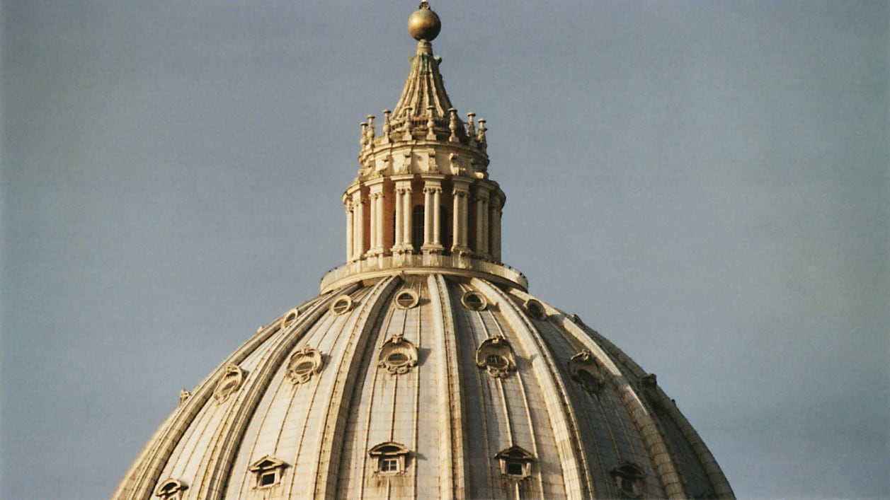 Uomo minaccia suicidio da cupola di San Pietro