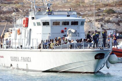 Lampedusa,sbarcano altri 166 clandestini 1