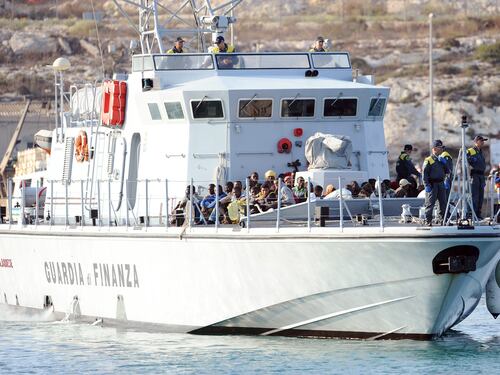 Lampedusa, sbarcano altri 166 clandestini