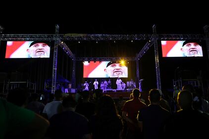 Una Cuba di nuovo aperta al mondo festeggia i 90 anni di Castro 6