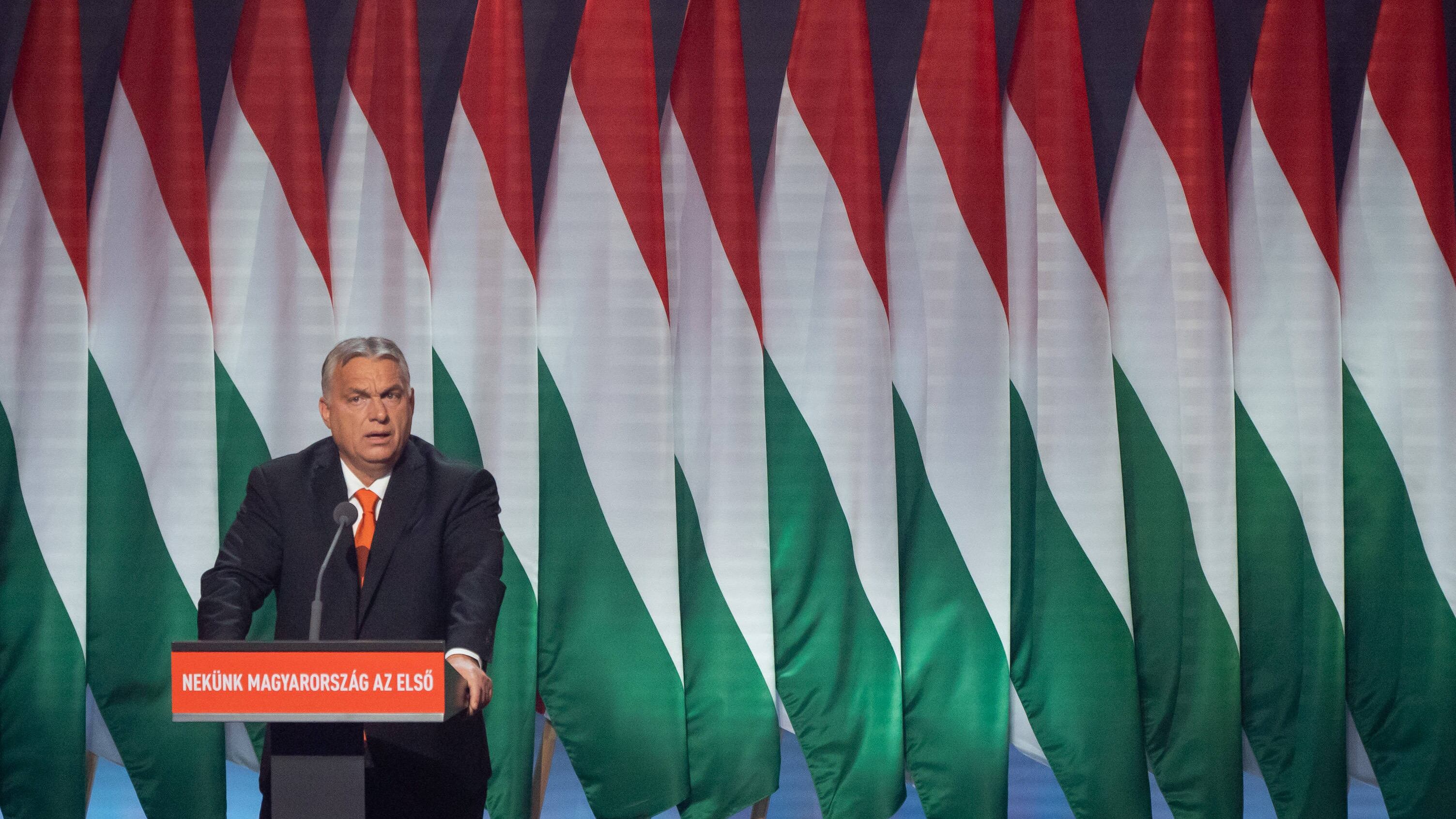 Se non sblocca gli aiuti a Kiev l'Europa taglierà i fondi a Orbán