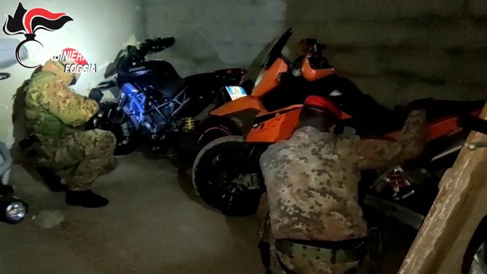 Foggia, trovate in un casolare abbandonato tre moto rubate