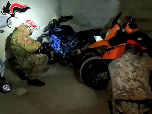 Foggia, trovate in un casolare abbandonato tre moto rubate