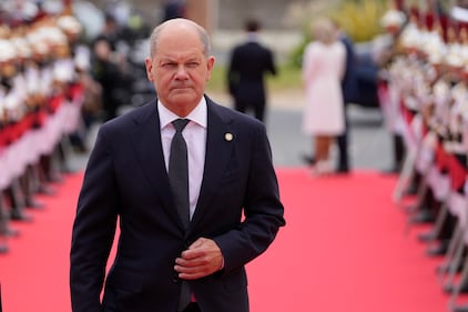 Olaf Scholz in Normandia