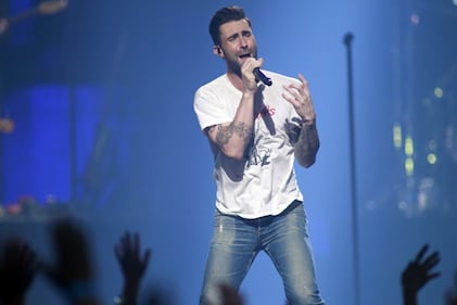 Adam Levine dei Maroon 5 nudo nel nuovo video 12