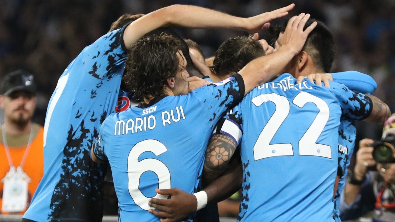 Il Napoli vuole l'"Euro 6" storico per gettare le basi della fuga in Italia