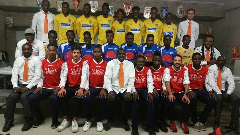 Sfrattata squadra di migranti: "Razzisti, ci avete cacciato"