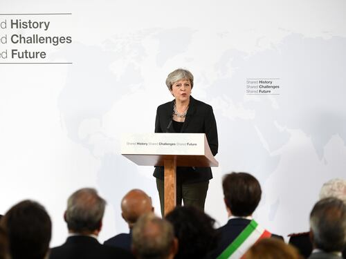 Brexit, la May: "Lasciamo l'Ue, non l'Europa". Agli italiani nel Regno Unito: "Dovete restare"