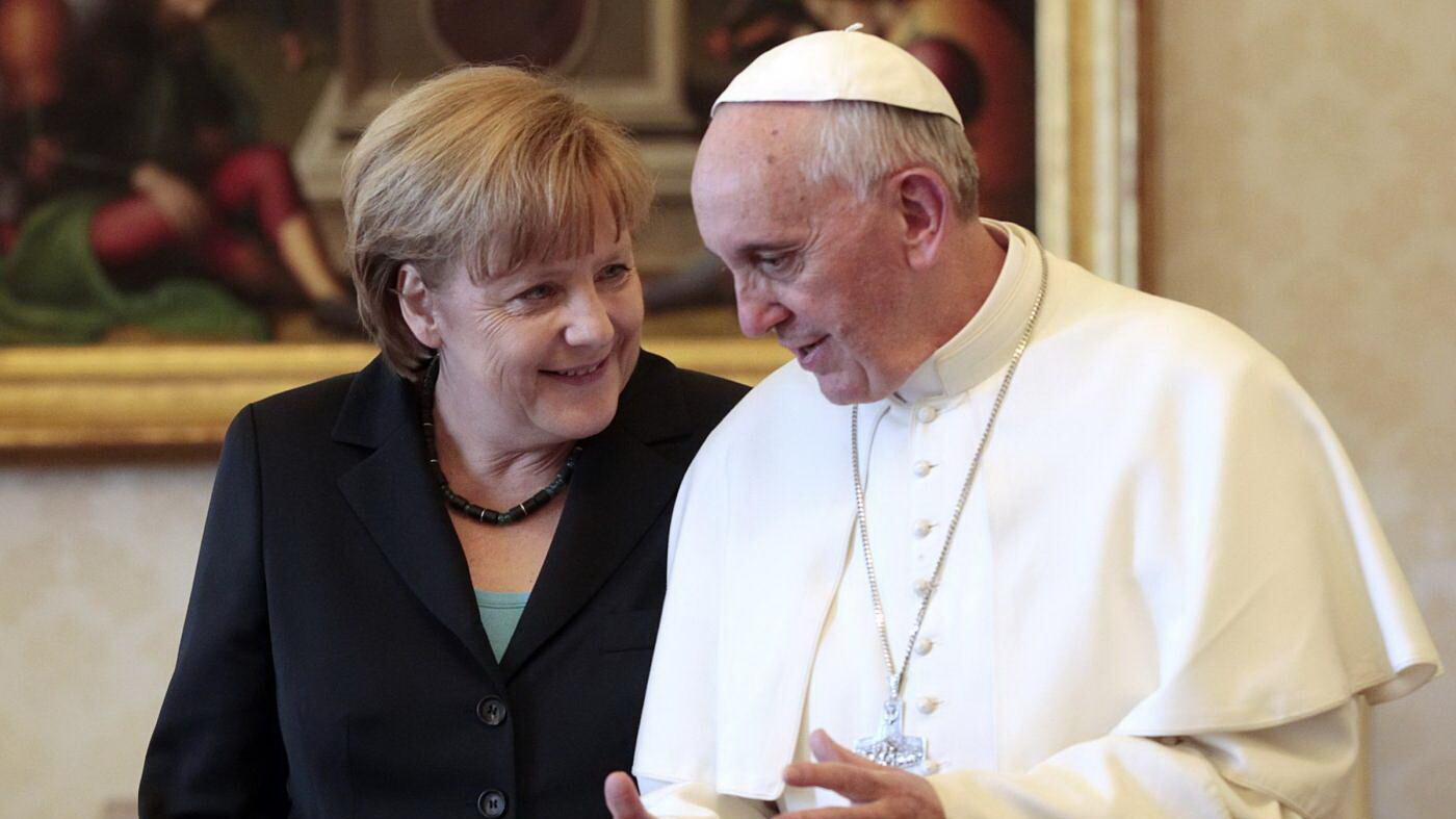 Migranti, la Merkel e l'Unhcr candidati al Nobel per la Pace
