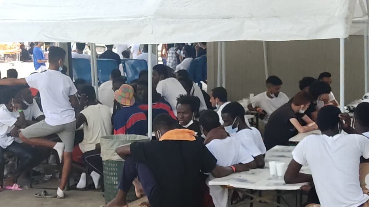 Lampedusa, sbarchi fuori controllo: quasi 33mila clandestini in un anno