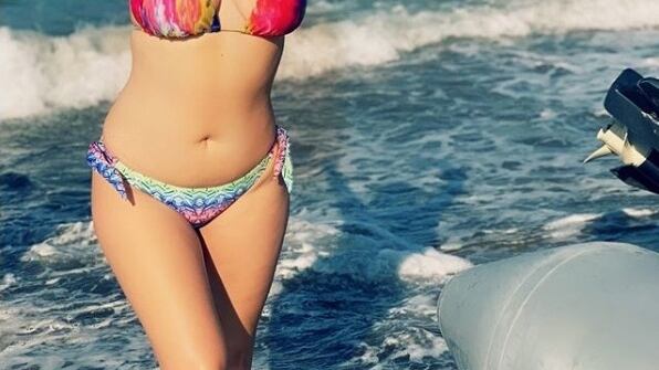 Arisa incanta al mare: "Sei incredibilmente stupenda e sensuale"