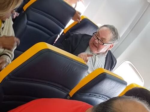 Ryanair, un uomo insulta una donna giamaicana e il personale non la difende