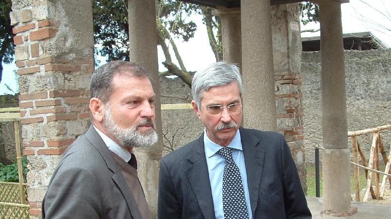 Crolli a Pompei, spunta pure la camorra