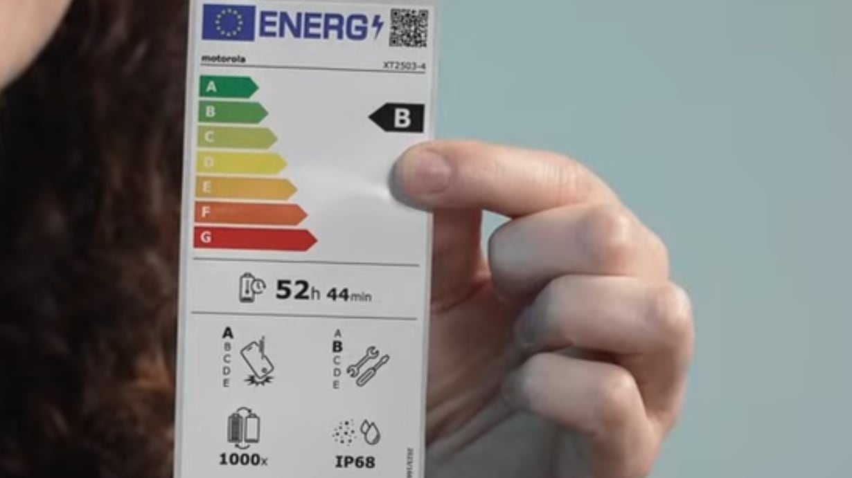 Smartphone e tablet, cosa cambia se li acquisti da oggi: la guida alla nuova etichetta che informa anche sulla (vera) durata della batteria