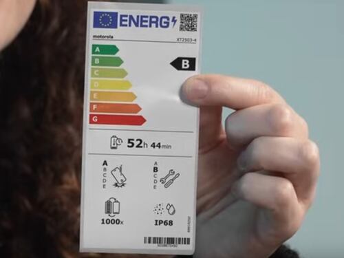 Smartphone e tablet, cosa cambia se li acquisti da oggi: la guida alla nuova etichetta che informa anche sulla (vera) durata della batteria