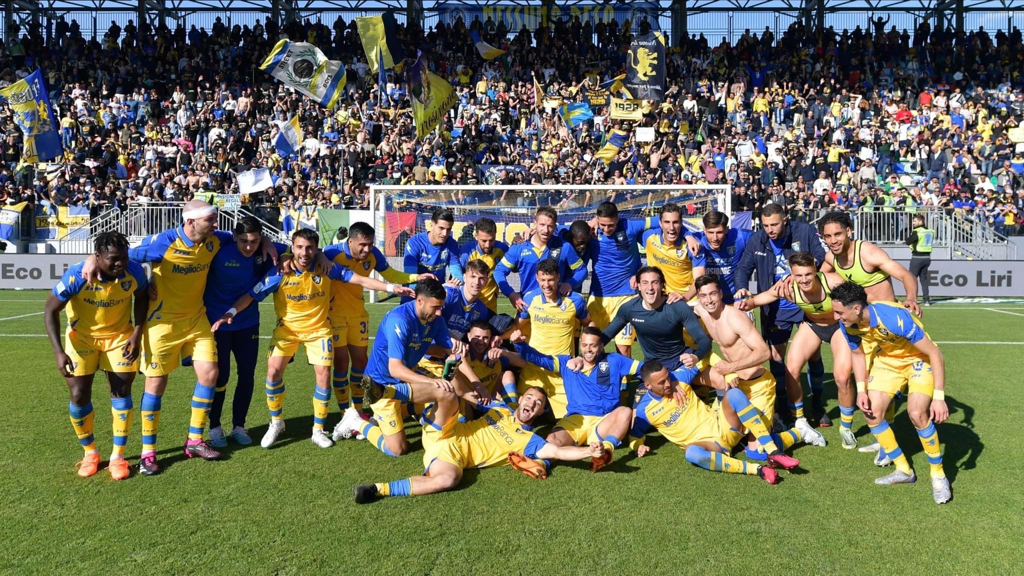 Il Frosinone vince e allunga. Pari fra Como e Genoa. Il Bari supera il Sudtirol
