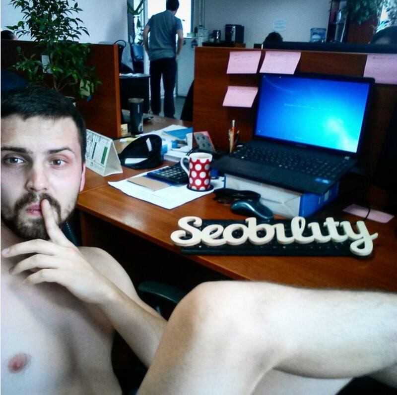 Se in Bielorussia i giovani vanno nudi al lavoro 7