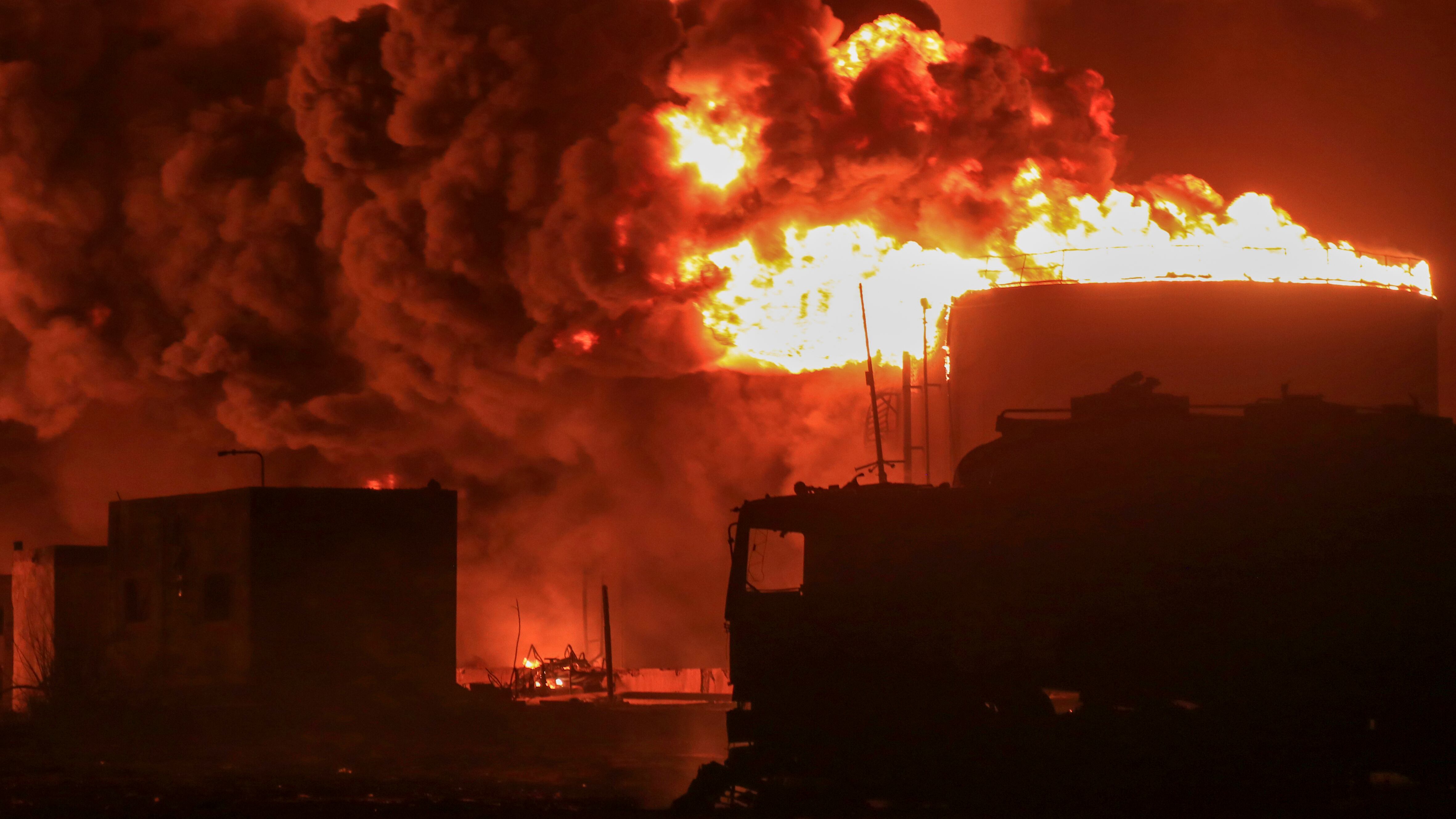 "Risposta enorme. Nessuna linea rossa". Gli Houthi minacciano ancora Israele